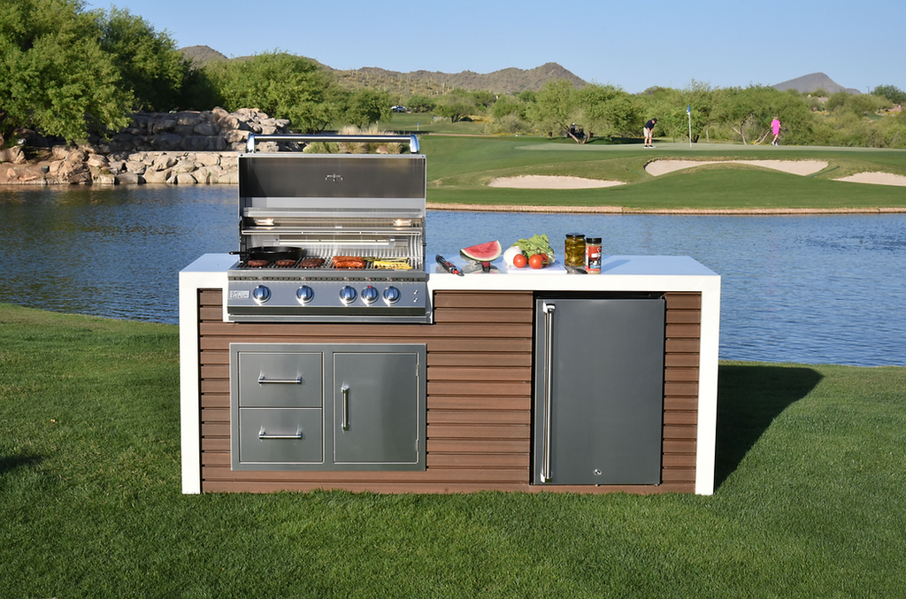 Outdoor Kitchen Island with Waterfall Edge – 32” Built-In Grill