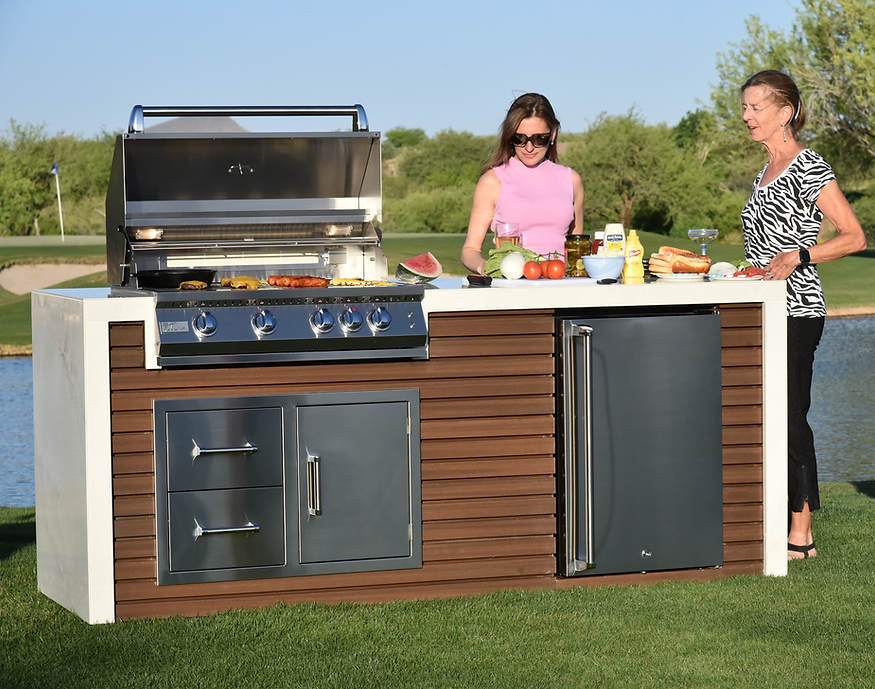 Outdoor Kitchen Island with Waterfall Edge – 32” Built-In Grill