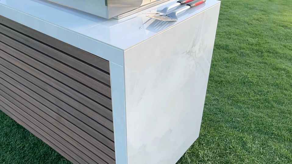 Outdoor Kitchen Island with Waterfall Edge – 32” Built-In Grill